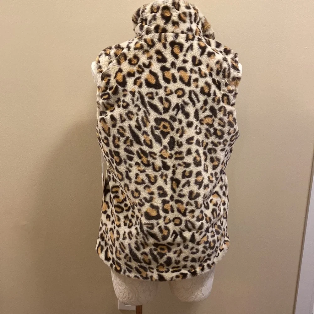 Katydid leopard faux vest - Picture 4 of 7